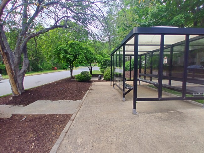 Foto del edificio - 600 Reusens Rd