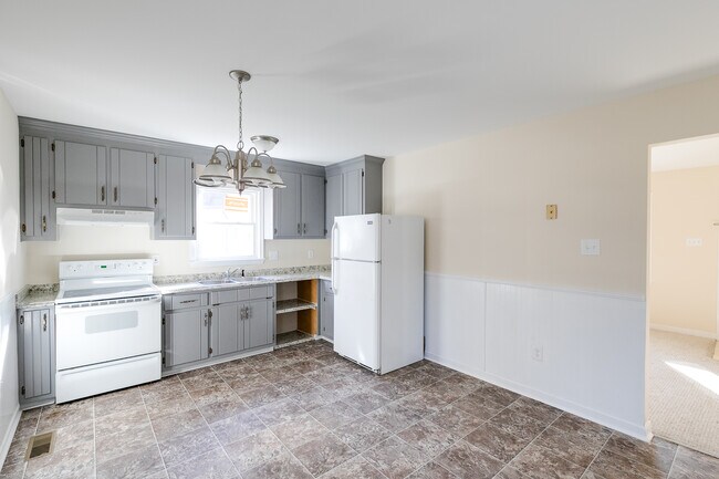 Building Photo - 15807 Roland View Dr