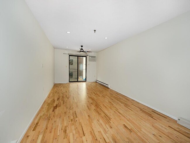 Building Photo - 114 Willow Ave