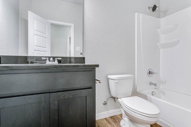 Foto del edificio - 3 bedroom 2 Bath home Move In Ready