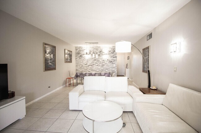 Foto del edificio - 2600 NE 1st Ln