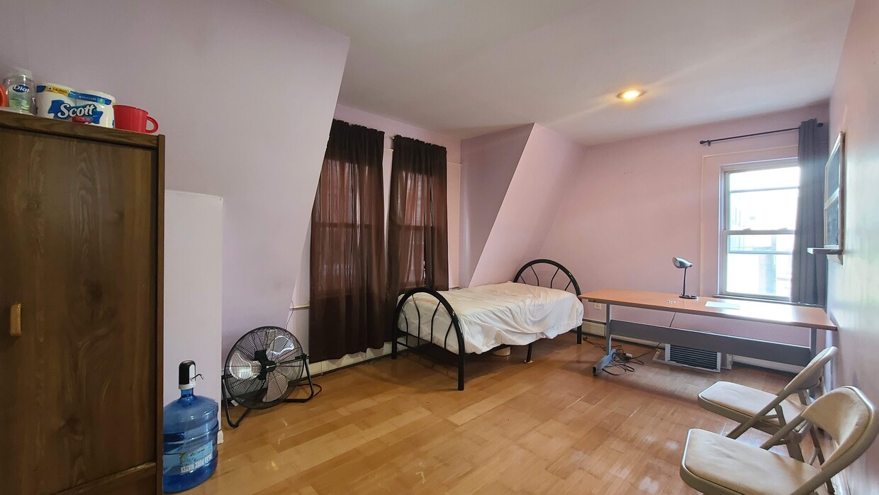 Foto principal - 42 49th St