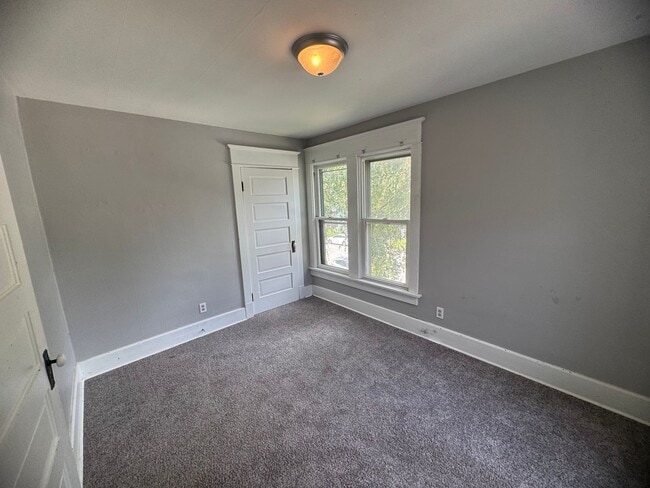 Building Photo - 4 bedroom 1 bath Home in Davenport