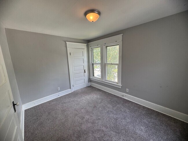 Foto del edificio - 4 bedroom 1 bath Home in Davenport