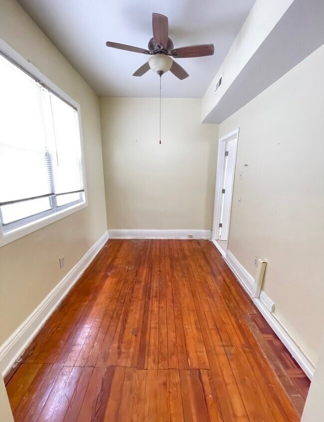 Foto del edificio - 3107 N Bernard St