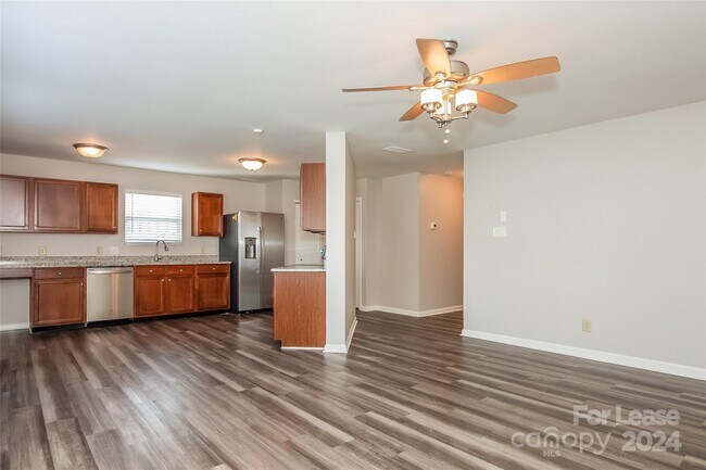 Foto del edificio - 4523 Stone Mountain Dr
