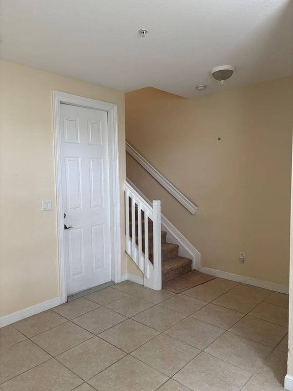 Building Photo - 590 Amador Ln