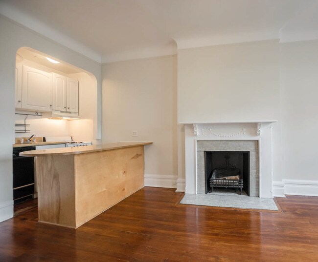 Building Photo - 310 W 92nd St