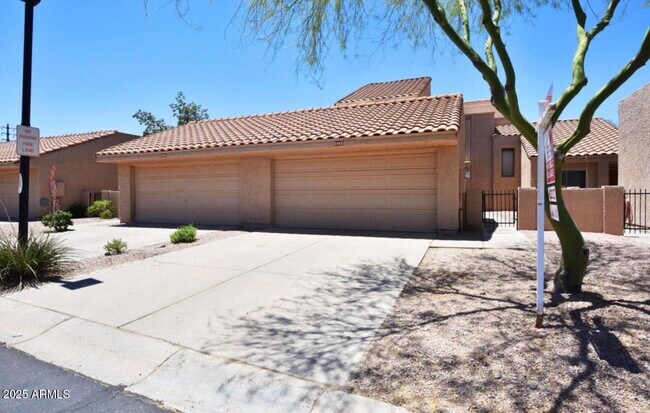 Foto del edificio - 1642 N El Camino