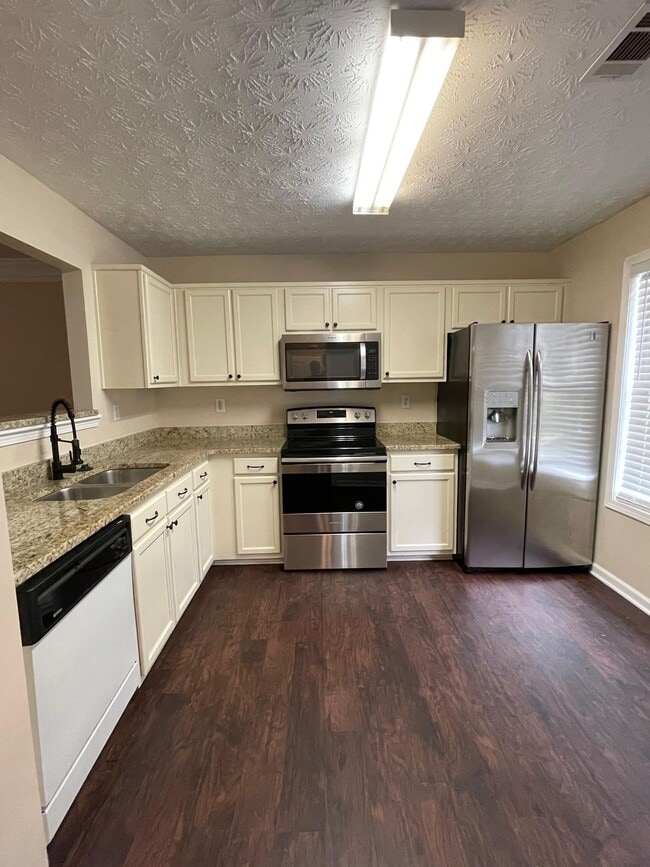 Building Photo - 4441 Logan Way