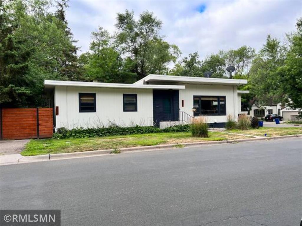 Primary Photo - 4005 W 44th St