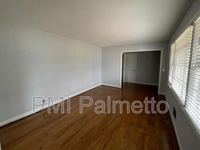 Foto del edificio - 916 Riverview Dr