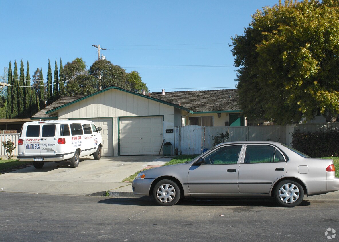 Primary Photo - 3581-3583 Brookdale Dr