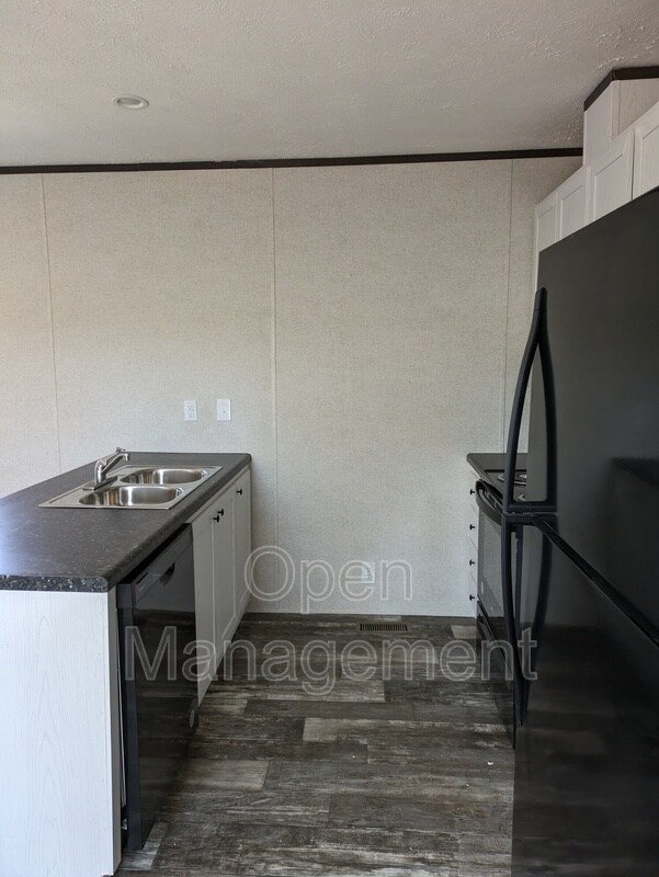 Foto del edificio - 4950 W Farm Rd 156