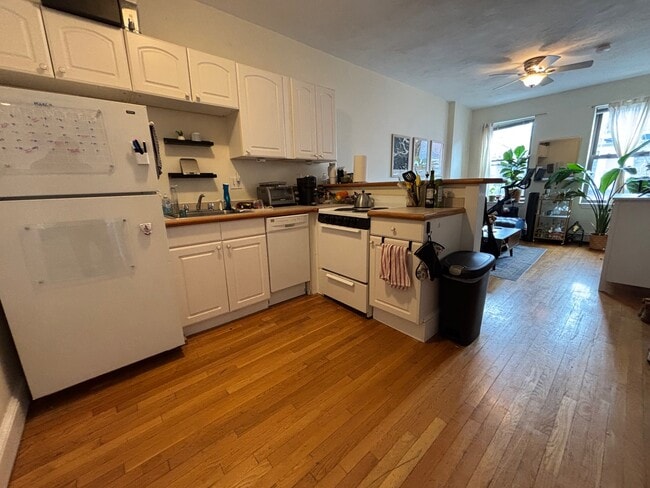 Building Photo - 16 Irving St