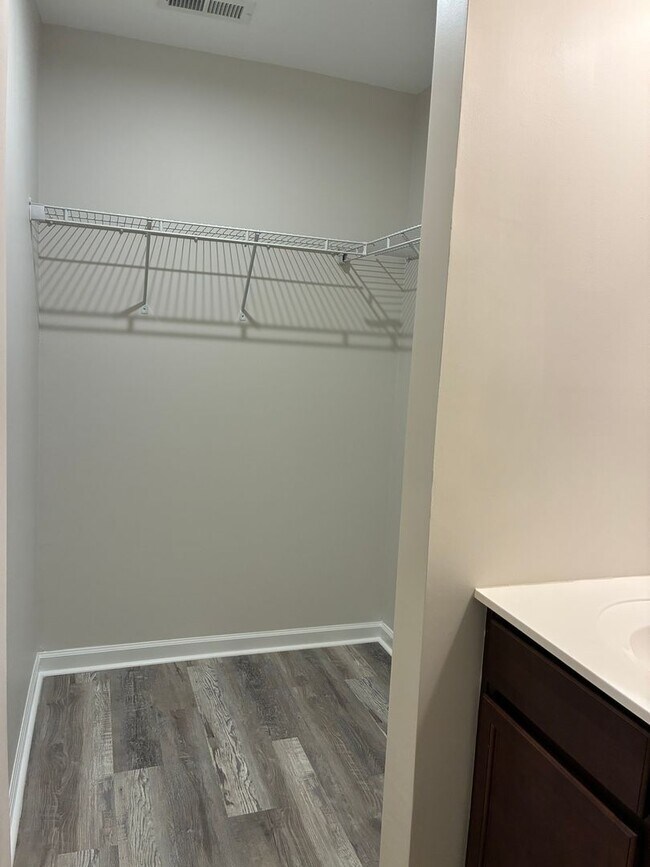 Foto del edificio - Beautiful 2019 End-of-Group Townhome – 3 Bed, 2 Bath, 1-Car Garage