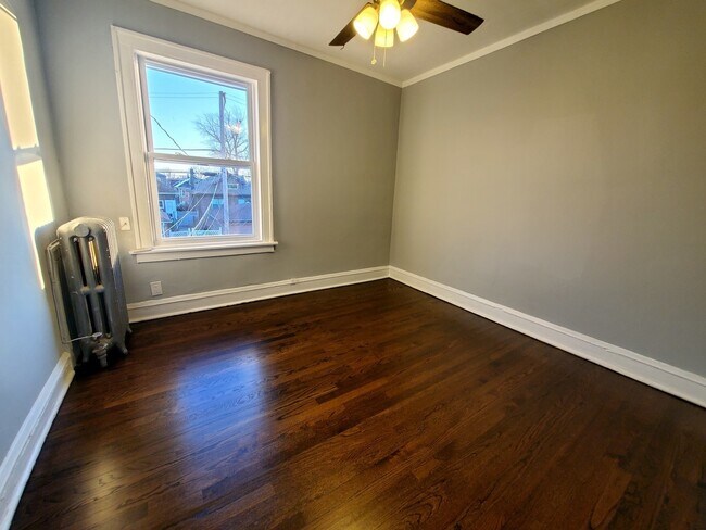 Building Photo - 1537 E 85th Pl