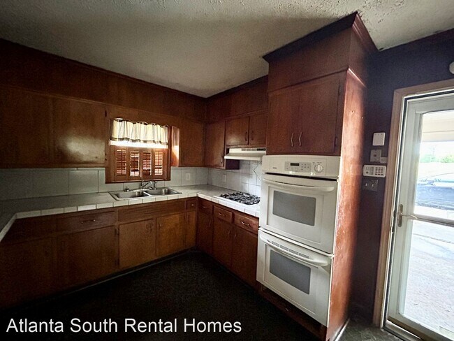 Building Photo - 3 br, 1.5 bath House - 579 North 2nd Street