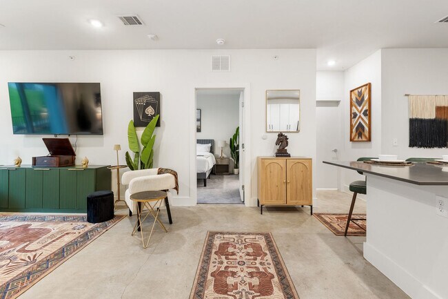 Foto del edificio - 7522 1/2 West Slaughter Lane-SI FL1-ID1537453P