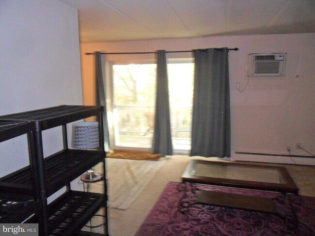 Foto del edificio - 610 W 11th St