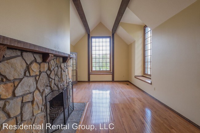 Building Photo - 20800 NW Wapinitia Pl