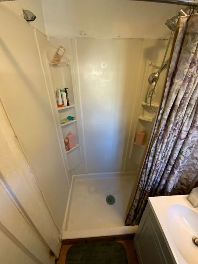 Foto del edificio - Tacoma home 3bdr 2 bath 1 car garage **** this home is still occupied please do not disrupt the r...
