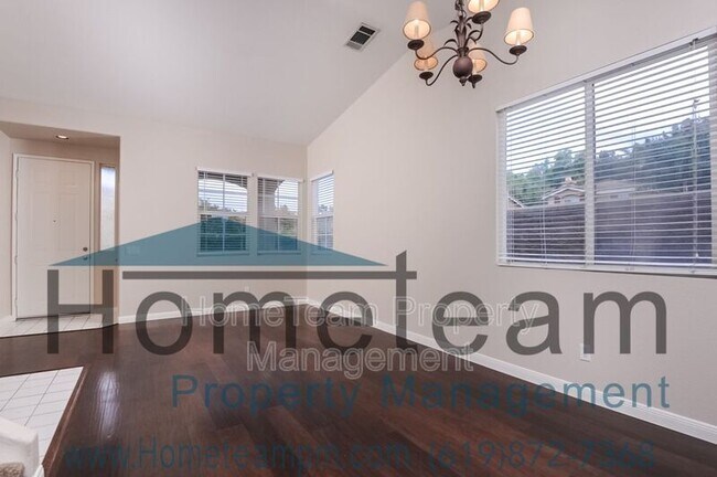Building Photo - 2051 Mirror Lake Pl