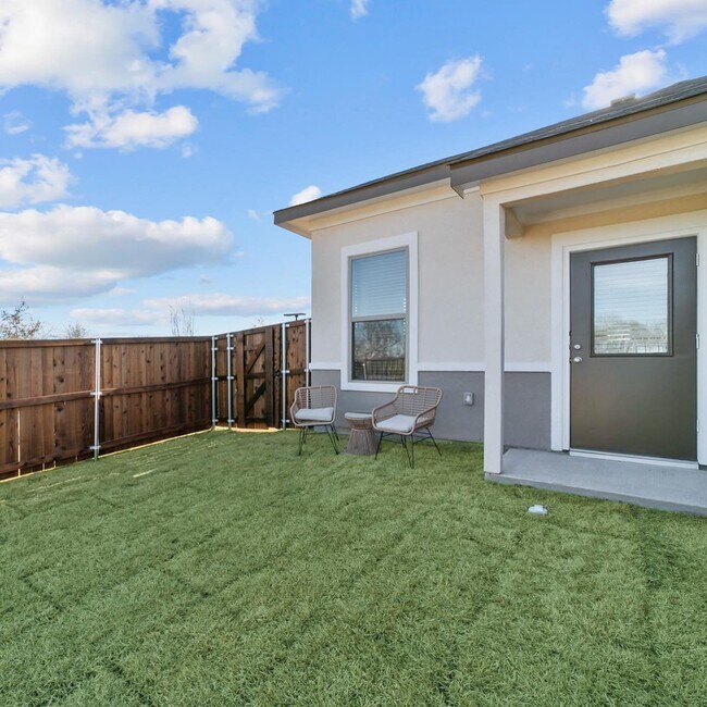 Building Photo - 1011 Morado Pl