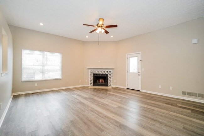 Building Photo - 5037 Shady Oak Dr