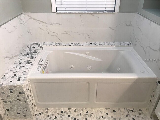 Foto del edificio - 1211 Dew Bloom Rd