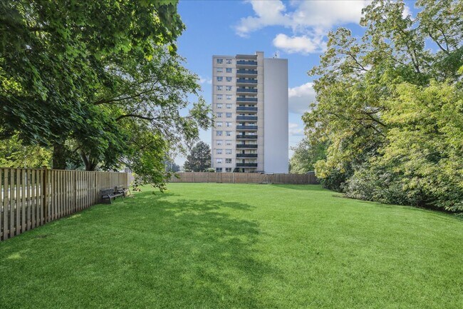 Photo du bâtiment - Glencrest Terrace Apartments