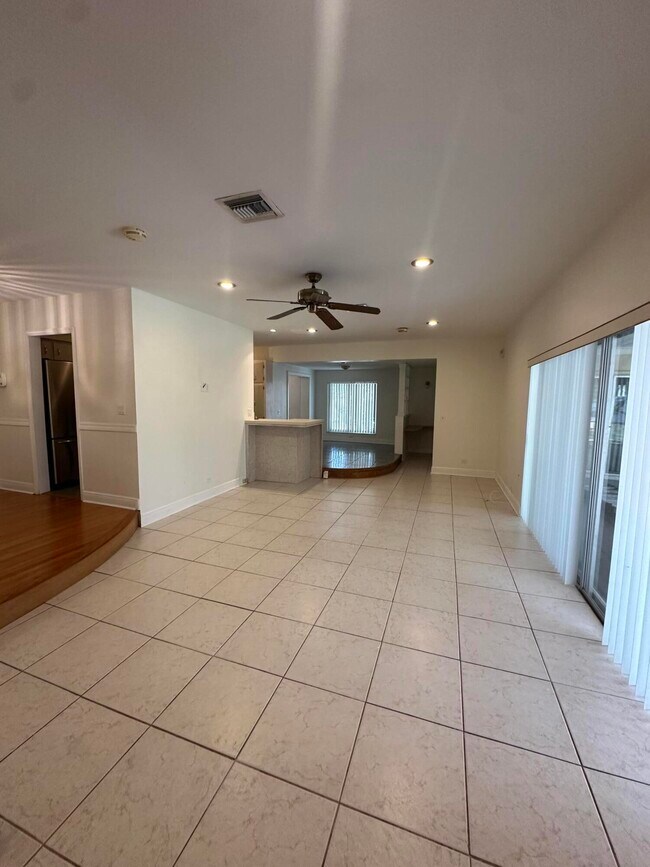 Foto del edificio - 2514 Gertrude Dr