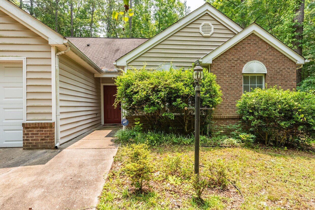 Foto principal - Gorgeous 3 BR 10 Minutes Away From Duke, U...