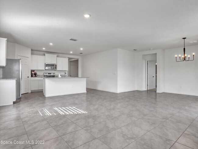 Building Photo - 7508 Tourmaline Dr
