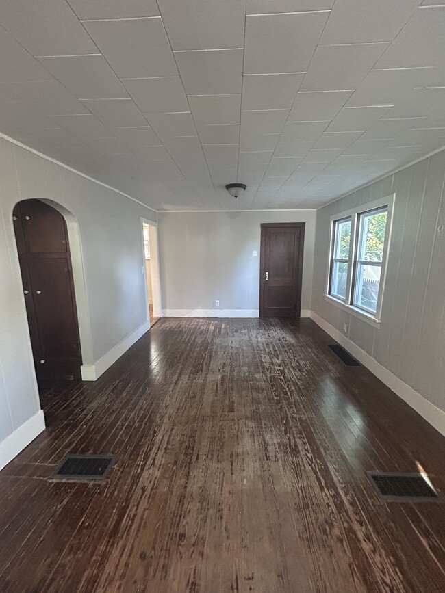 Building Photo - 2252 Beidler St