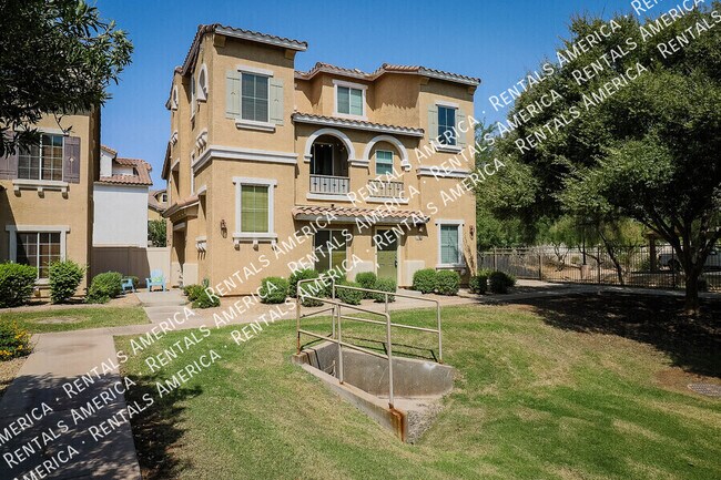 Foto del edificio - 747 N Port Dr