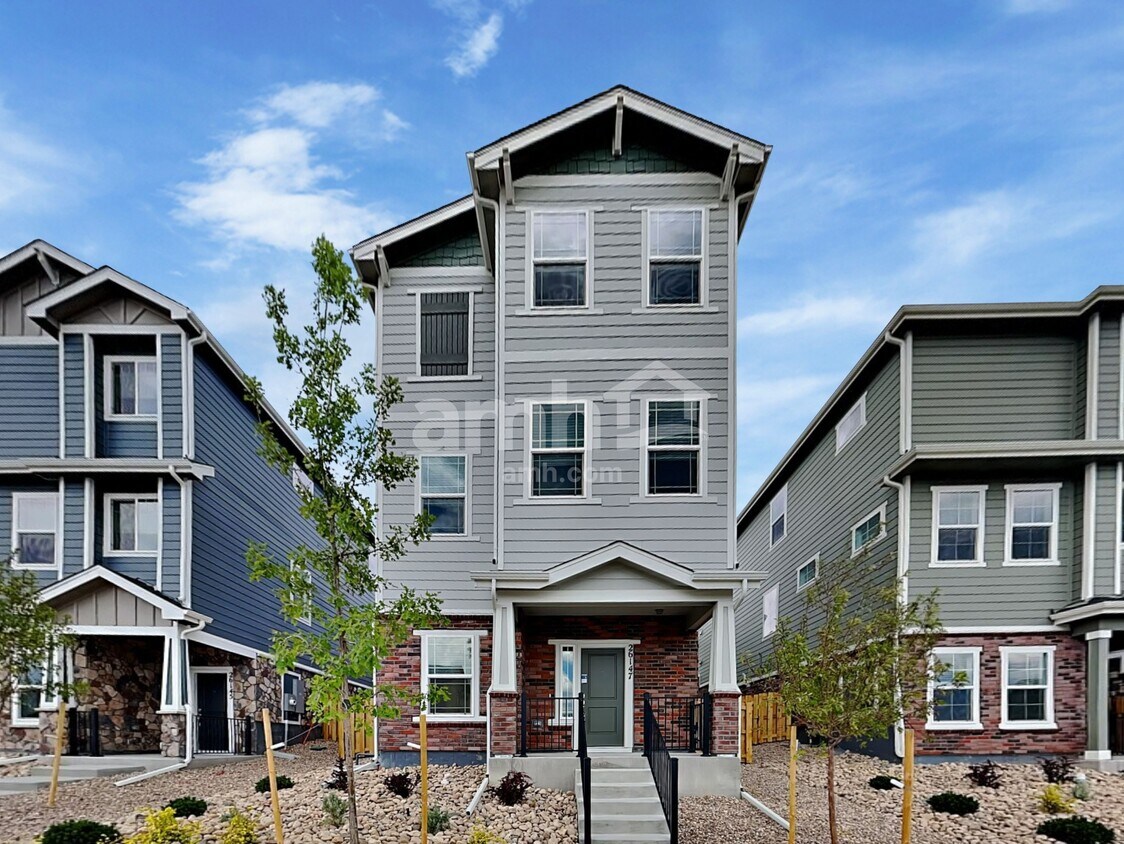 Foto principal - 26147 E Calhoun Pl