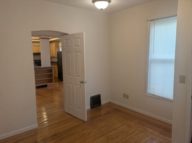 Building Photo - 1307 39th St