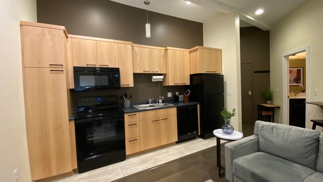Building Photo - New Luxury Downtown 2 Bedroom Apartment with Indoor Garage