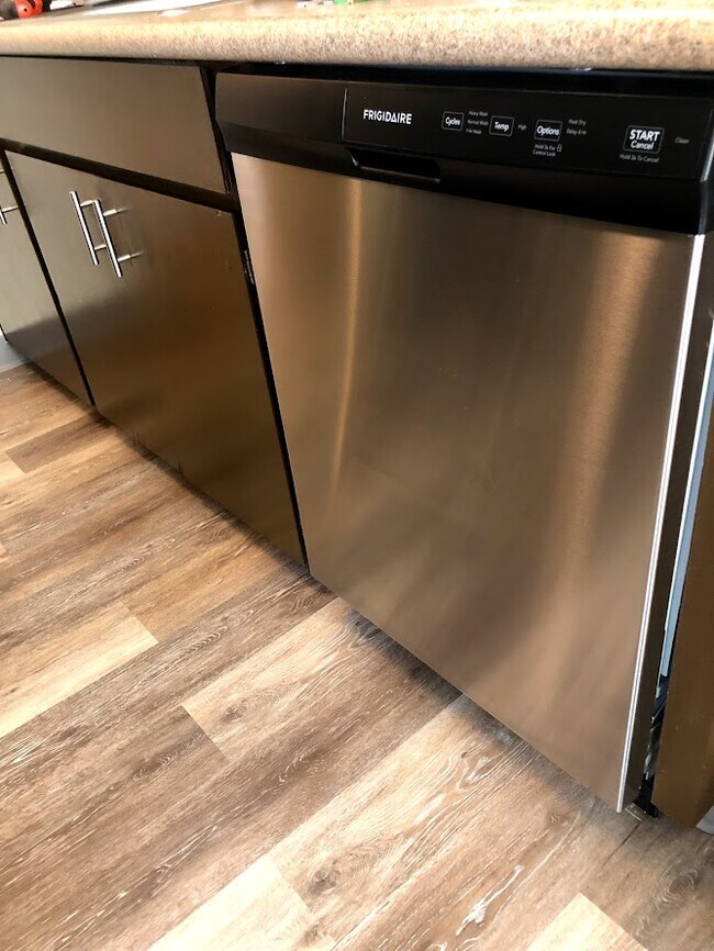 Stainless steel D/W - 3808 SE 39th Ave