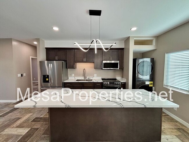 Foto del edificio - 8147 Grove Ave