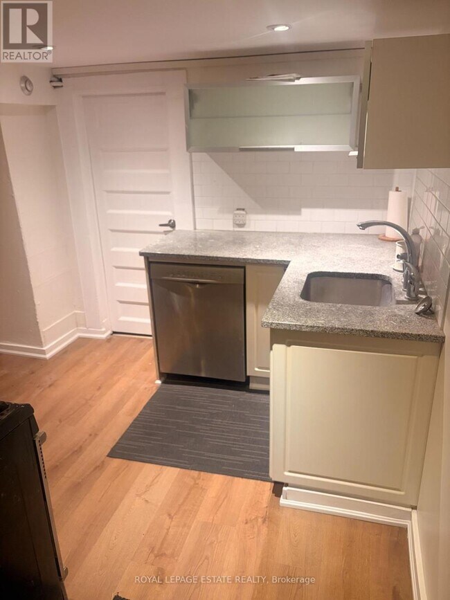 Photo du bâtiment - 225 Indian Rd