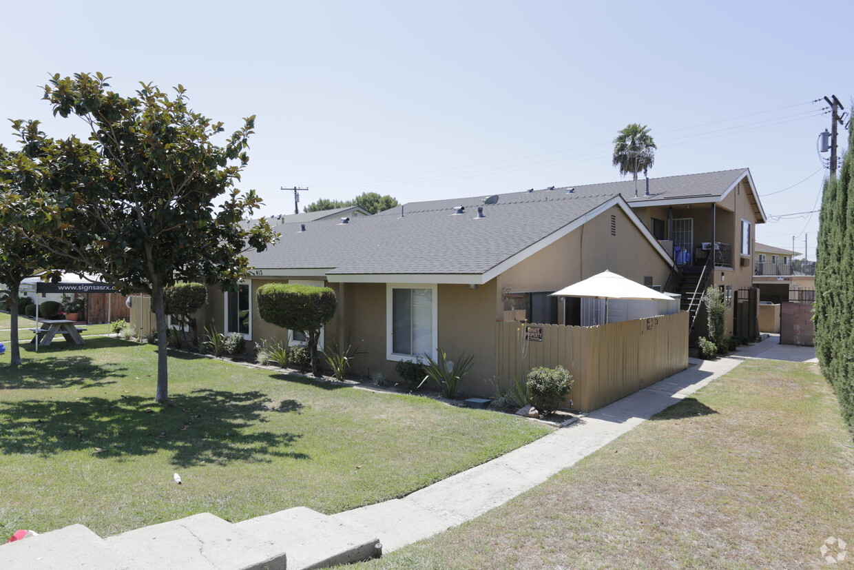 Primary Photo - 413 N Tustin Ave