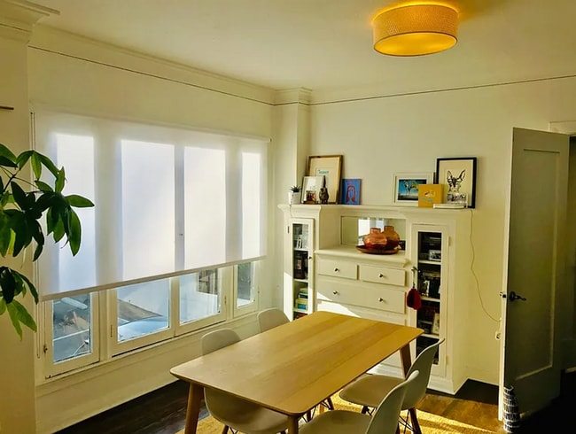 Building Photo - Large 2 Bed, 1 Bath Upper Level Residence with Parking & In-Unit Laundry