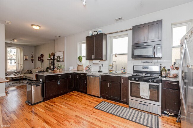 Foto del edificio - 2 br, 1 bath Condo - 2341 W Montana St