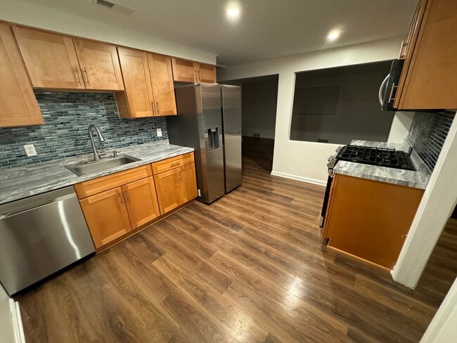 Building Photo - 1070 Highland Ave