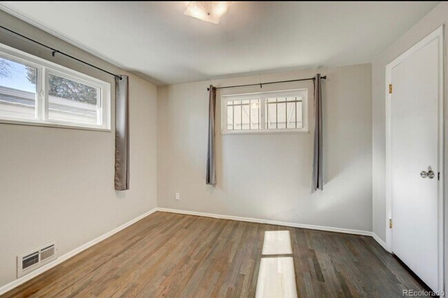 Building Photo - 1401 S Osage St