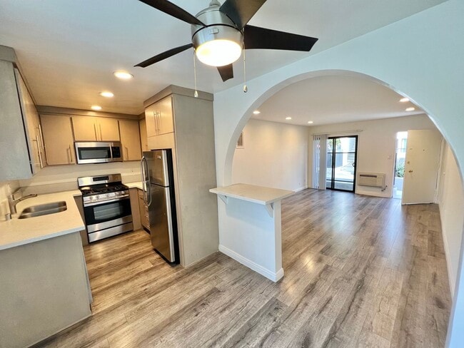 Foto del edificio - 3510 Clarington Ave