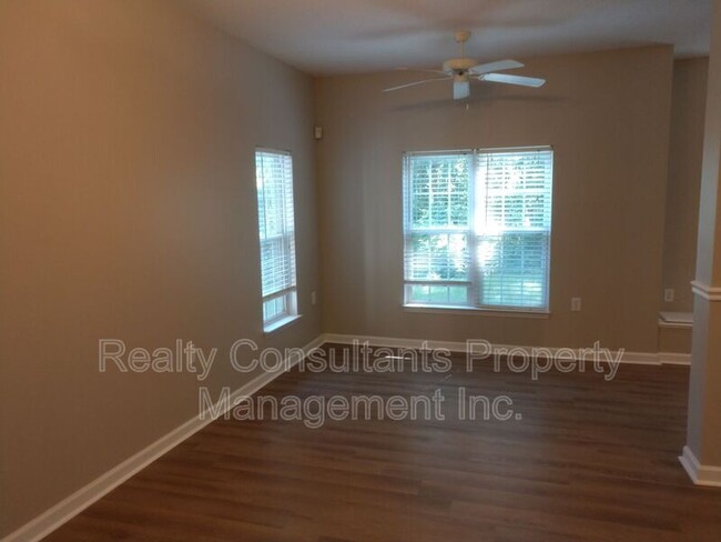 Building Photo - 3003 Greystone Pt