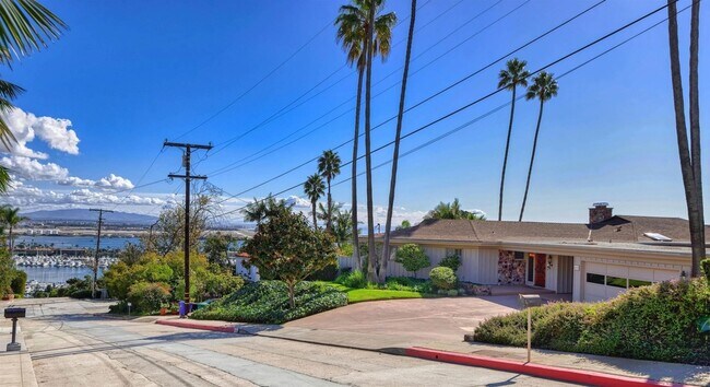 Building Photo - 3125 Qualtrough St